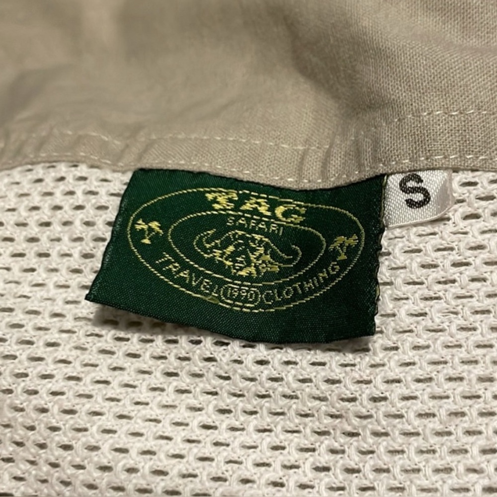 C2- Men’s Small Fishing Vest
Multiple Pockets Men’s Small - Picture 3 of 3